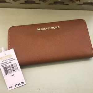 Michael Kors Jet Set Travel Wallet
